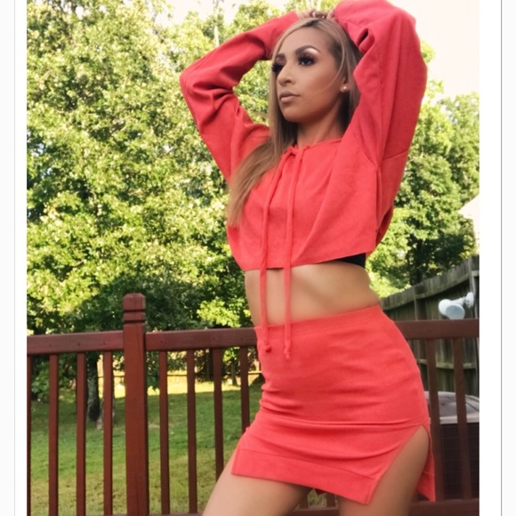 Two piece set - Picture 2 of 2